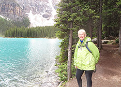 Hiking trail around Lake Morraine